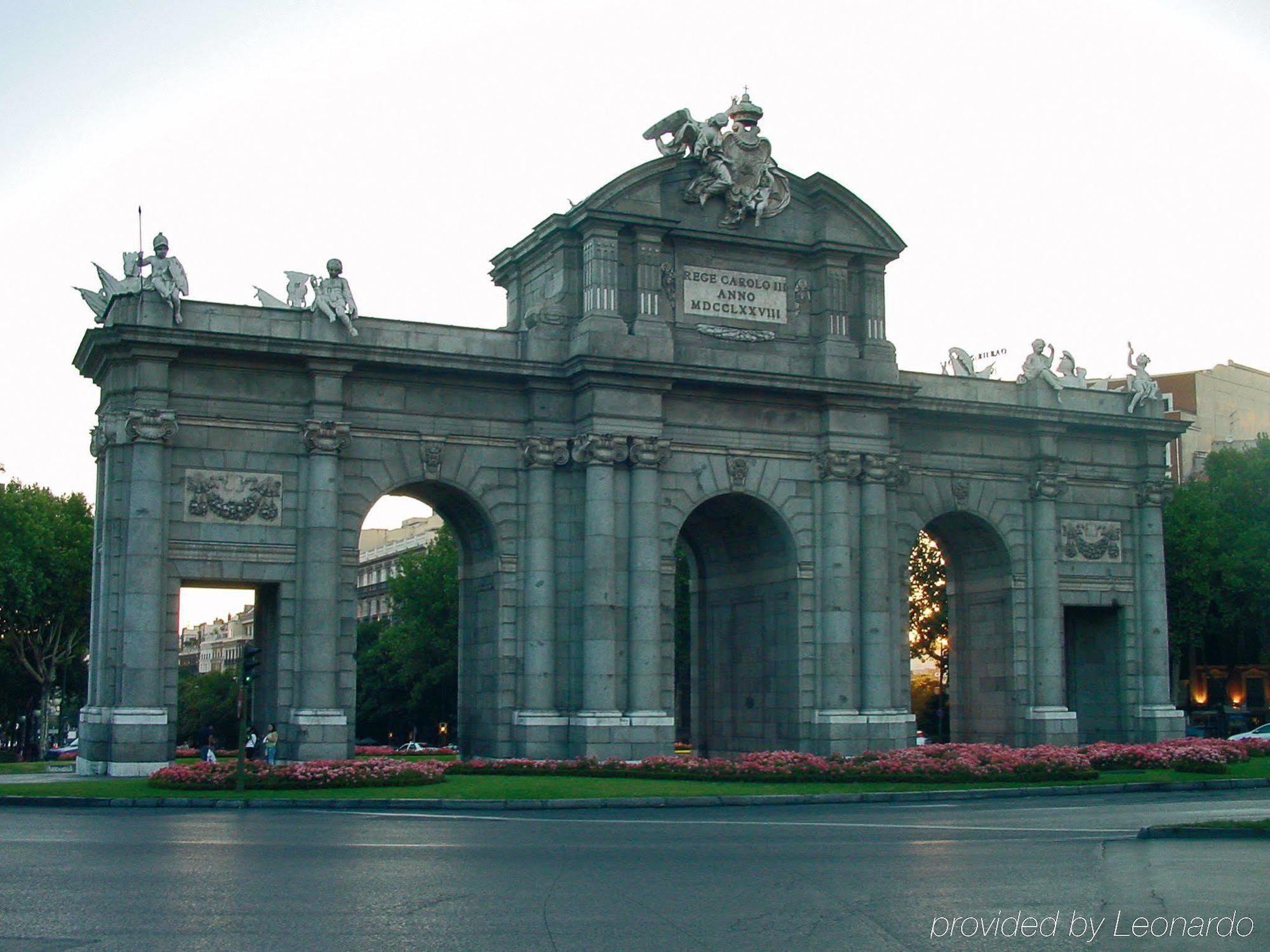 Barcelo Emperatriz Hotel Madrid Exterior photo